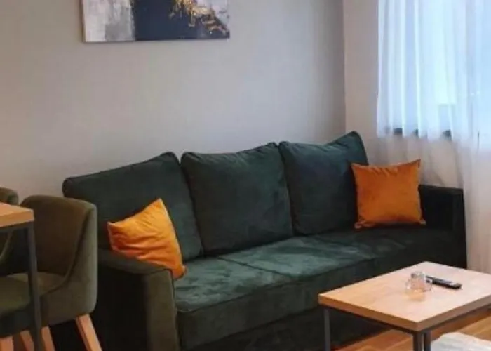 Emerald Mamba - Titova アパート