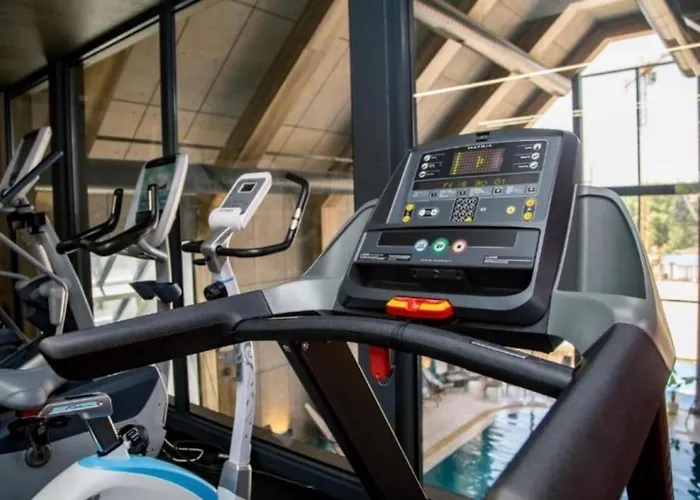 Emerald Mamba - Titova アパート